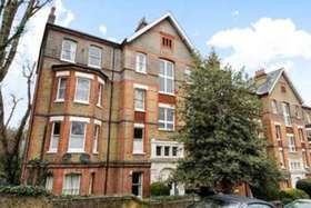 2 bedroom Flat for s...